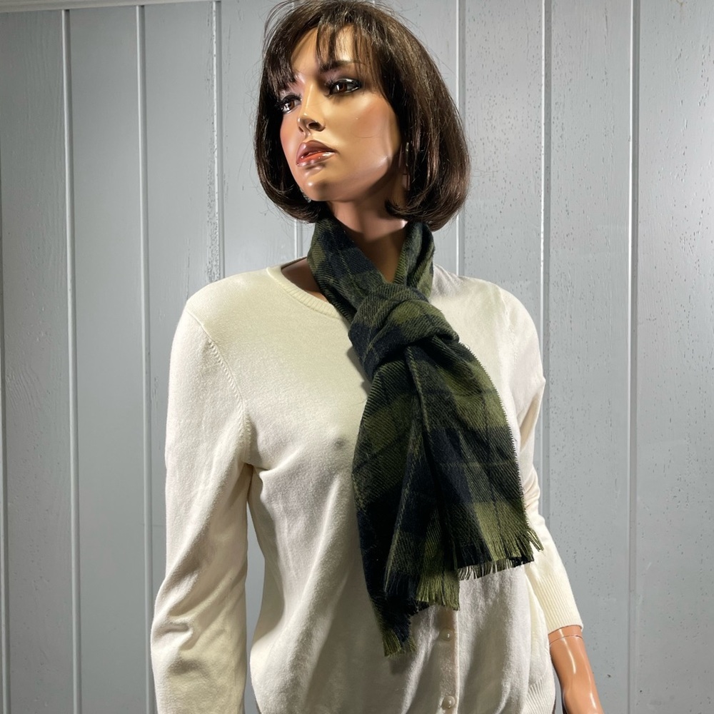 *Unisex 100% Pure Lambswool Green & Black Classic Plaid Neck Scarf